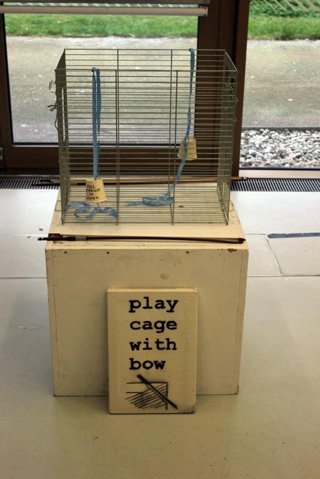 play cage with bow